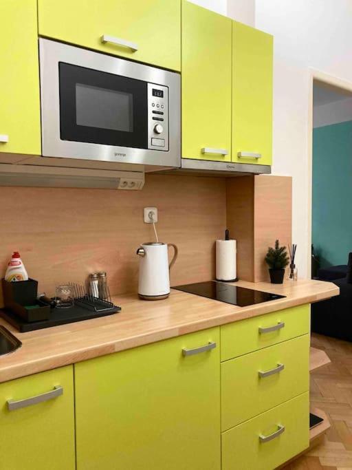 Sunny Flat In Center Of Prague Apartment Bagian luar foto
